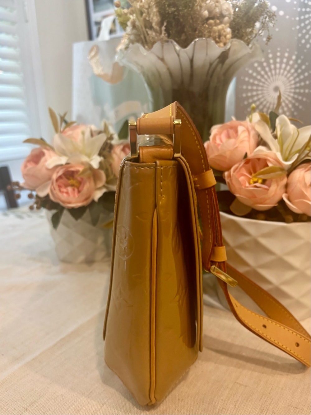 Make me an offer!! Authentic LV Vernis Beige Thompson in EUC!!! - Picture 10 of 12